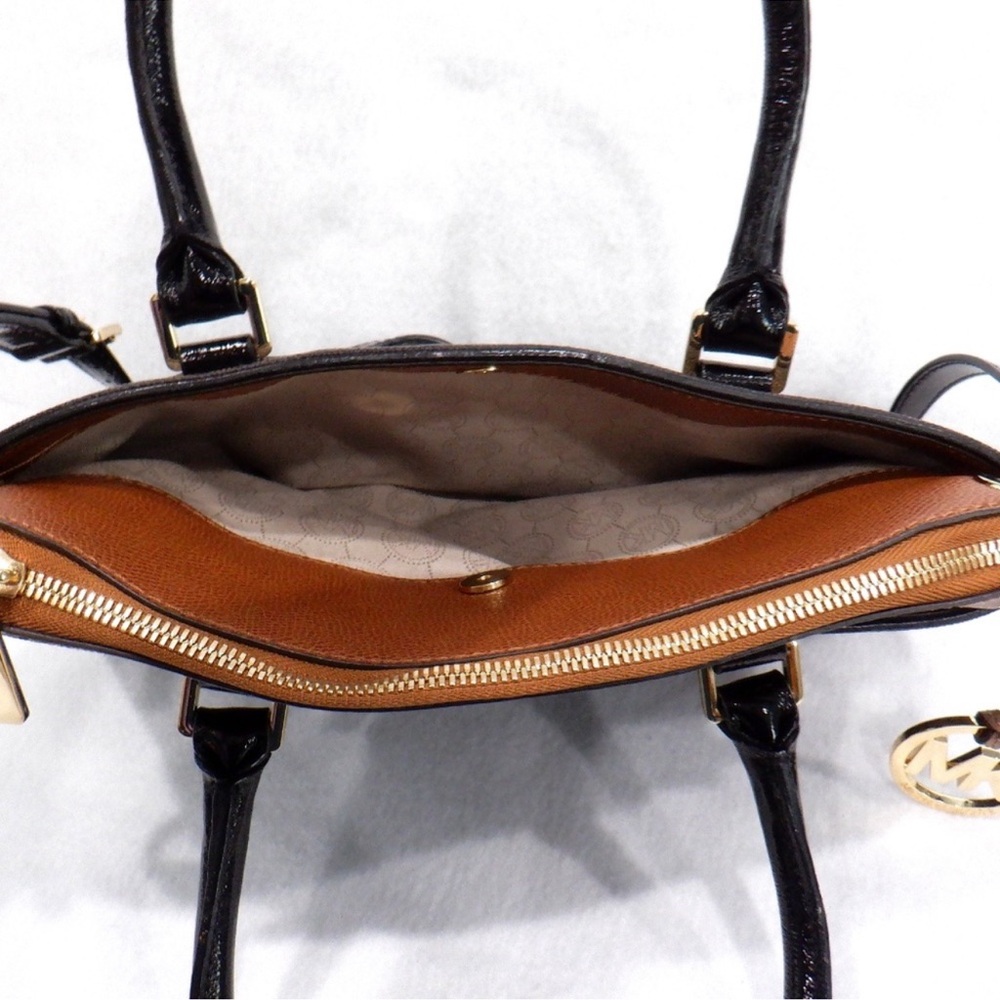 Michael Kors Aubrey Signature Satchel.NWOT - Picture 7 of 10